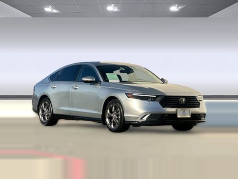 Certified 2025 Honda Accord EX-L image 6