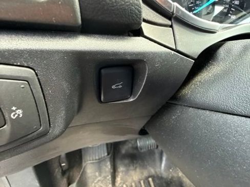 Used 2017 Ford Fusion SE w/ Fusion SE Technology Package FWD image 13
