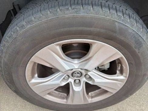 Used 2019 Toyota RAV4 XLE FWD image 7
