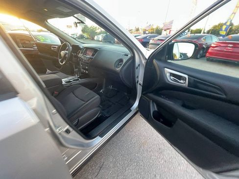 Used 2017 Nissan Pathfinder S image 24