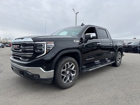 Used 2023 GMC Sierra 1500 SLT image 2