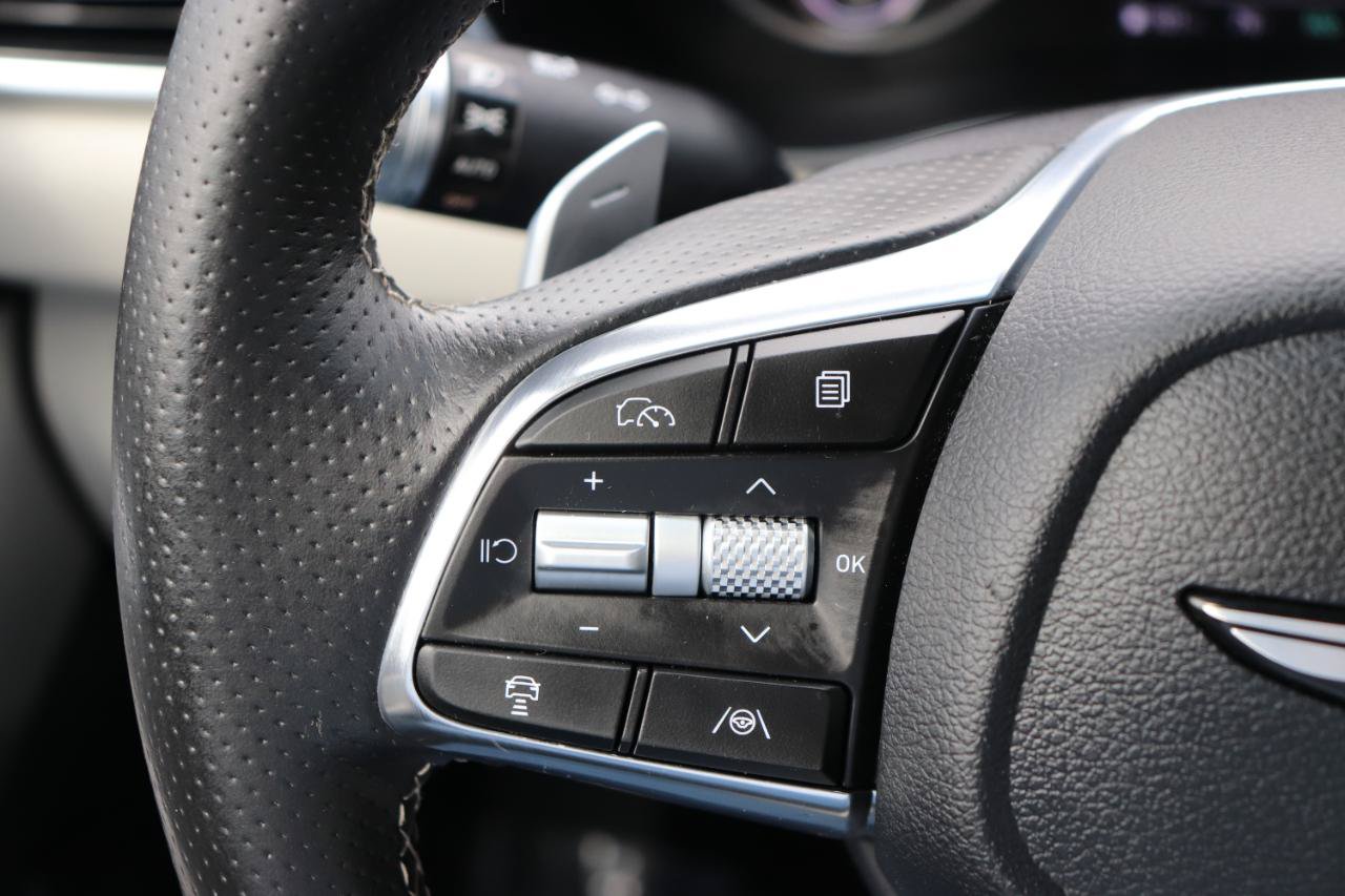 Used 2025 Genesis G70 2.5T AWD/4WD image 29