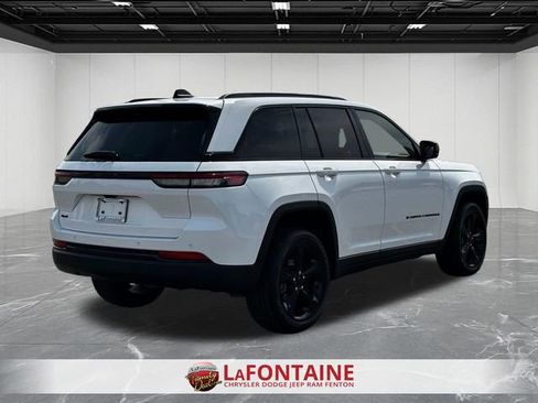Used 2024 Jeep Grand Cherokee Altitude image 5