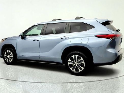 Used 2023 Toyota Highlander XLE AWD/4WD image 7
