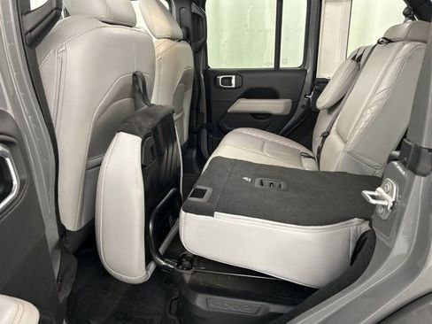 Used 2022 Jeep Wrangler Unlimited Sahara image 29