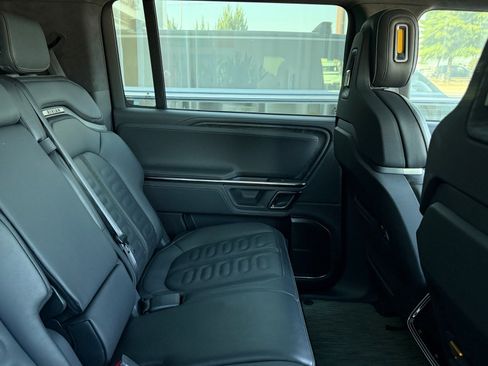 Used 2022 Rivian R1S Launch Edition AWD/4WD image 19