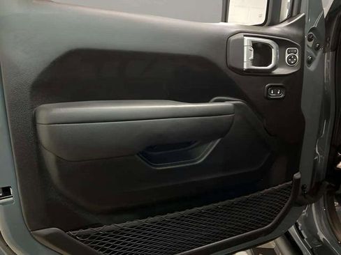 Used 2024 Jeep Wrangler Unlimited image 95