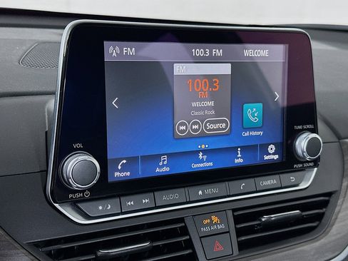 Used 2025 Nissan Altima 2.5 SV FWD image 19