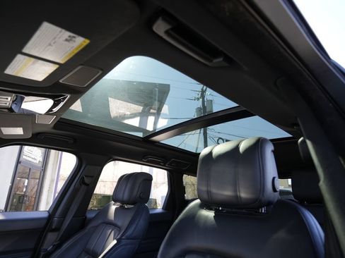 Used 2020 Land Rover Range Rover Sport HSE image 17