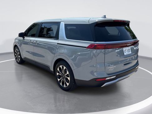 Used 2024 Kia Carnival EX FWD image 6