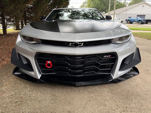 Used 2018 Chevrolet Camaro ZL1 image 12