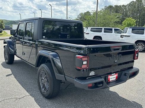 New 2025 Jeep Gladiator Sport image 3