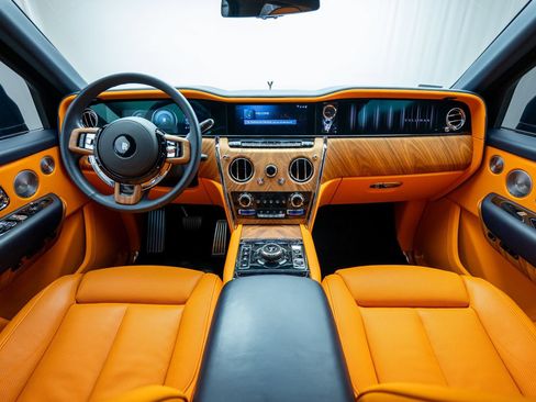 Used 2025 Rolls-Royce Cullinan AWD/4WD image 10