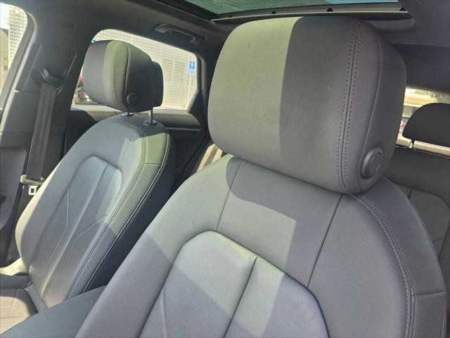 Used 2021 Audi Q3 2.0T Premium w/ Convenience Package AWD/4WD image 24