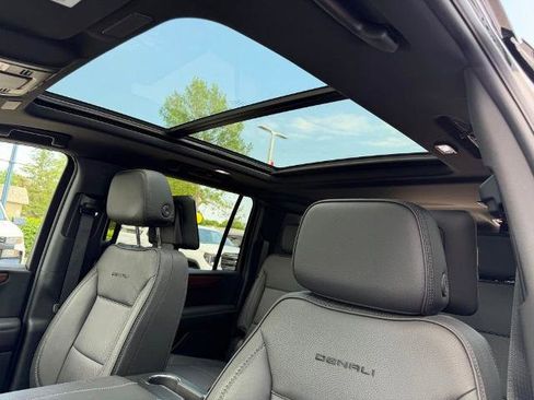 New 2025 GMC Yukon XL Denali w/ Denali Reserve Package AWD/4WD image 18