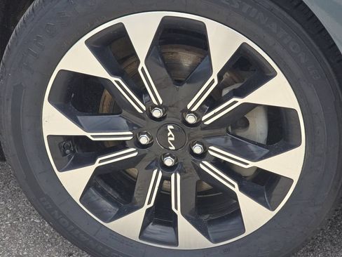 Used 2024 Kia Carnival EX FWD image 9
