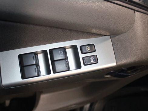 Used 2005 Nissan Pathfinder SE image 9