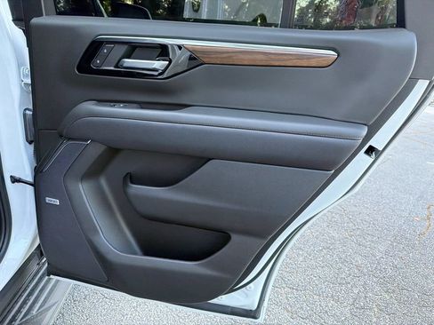 Used 2025 Chevrolet Tahoe High Country RWD image 16