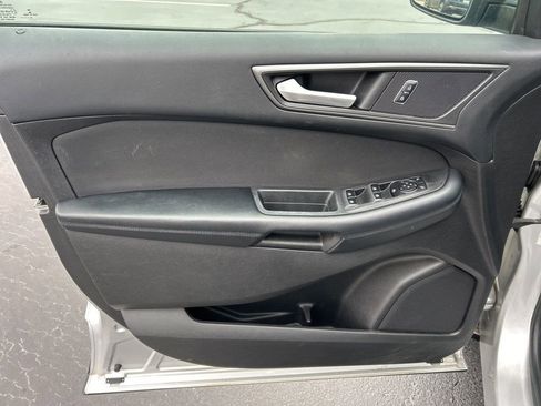 Used 2017 Ford Edge SE w/ Cargo Accessory Package image 4
