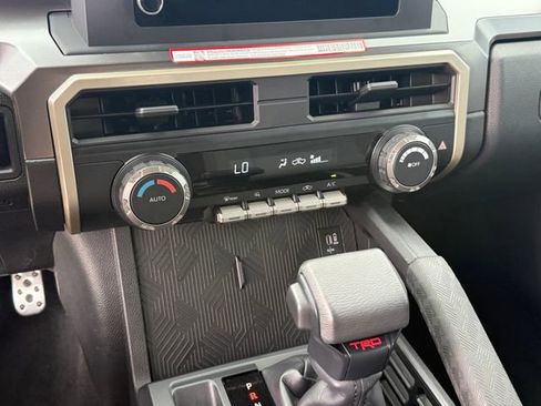 Used 2025 Toyota Tacoma TRD Sport AWD/4WD image 18