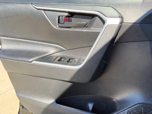Used 2023 Toyota RAV4 LE AWD/4WD image 18