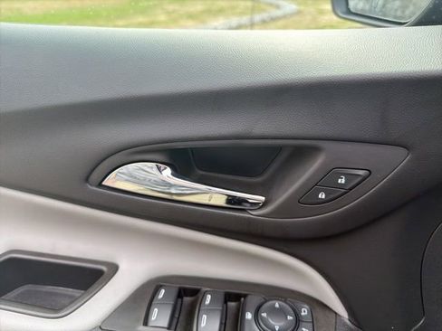 Used 2023 Chevrolet Equinox LT w/ LPO, Floor Liner Package FWD image 21
