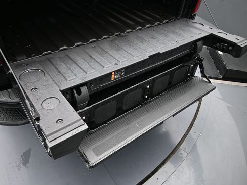 Used 2025 Chevrolet Silverado 1500 ZR2 w/ Technology Package image 56