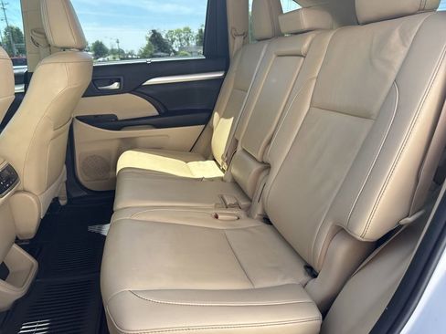 Used 2019 Toyota Highlander XLE AWD/4WD image 10