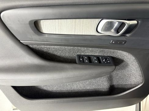 Used 2024 Volvo XC40 B5 Core image 14
