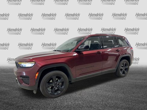 Used 2025 Jeep Grand Cherokee Altitude AWD/4WD image 6