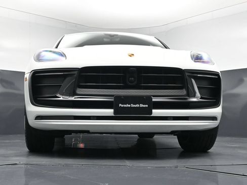 Certified 2025 Porsche Macan AWD/4WD image 28