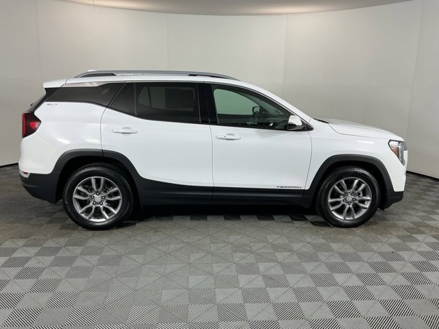 Used 2022 GMC Terrain SLT w/ GMC Pro Grade Package AWD/4WD image 4