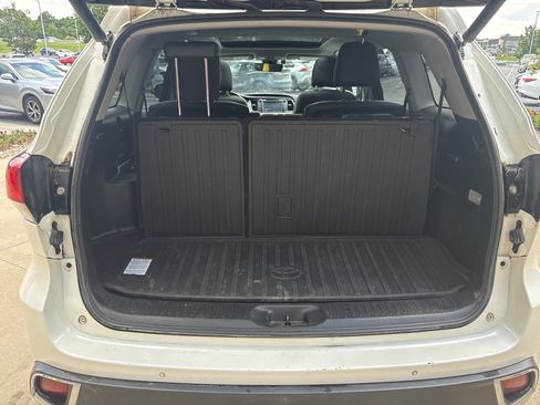 Used 2019 Toyota Highlander Limited Platinum AWD/4WD image 33