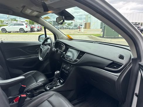 Used 2018 Buick Encore Essence FWD image 12