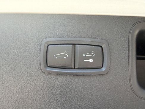 Certified 2017 Porsche Macan AWD/4WD image 15