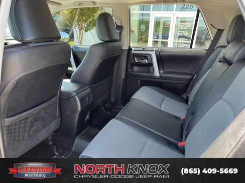 Used 2022 Toyota 4Runner SR5 Premium w/ Moonroof Package AWD/4WD image 17