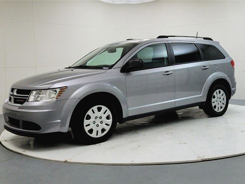 Used 2020 Dodge Journey SE image 4