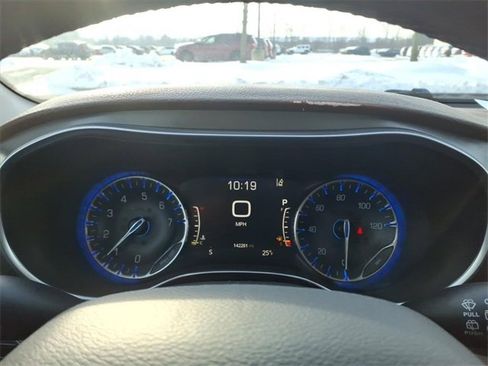 Used 2019 Chrysler Pacifica Limited w/ Advanced Safetytec Group image 21
