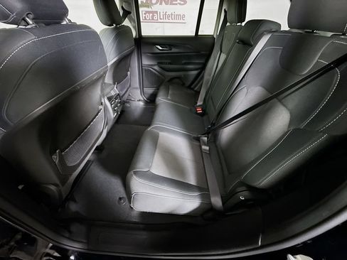 Used 2023 Jeep Grand Cherokee Laredo AWD/4WD image 26