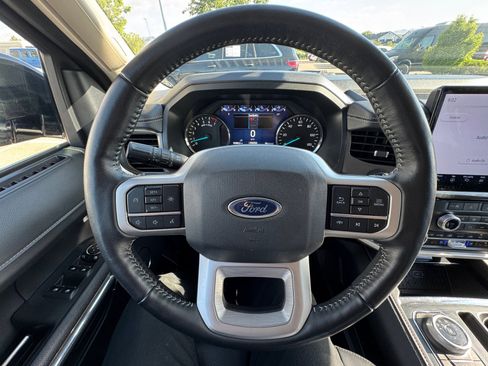Used 2024 Ford Expedition XLT AWD/4WD image 9
