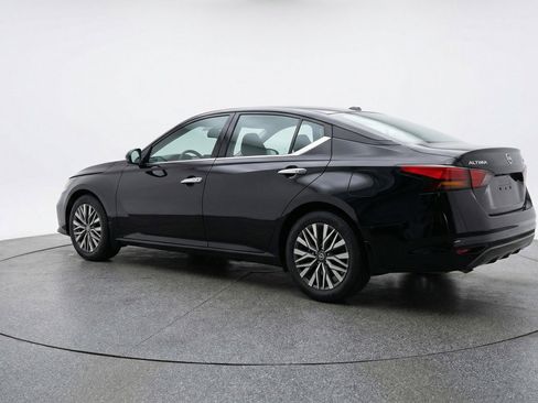 Used 2025 Nissan Altima 2.5 SV image 6