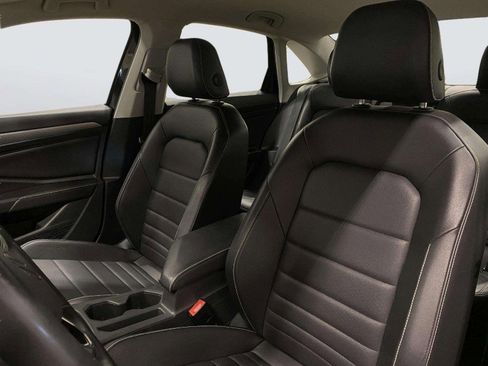 Used 2024 Volkswagen Jetta SE FWD image 29