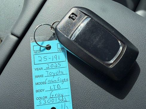 Certified 2025 Toyota Crown Signia image 35