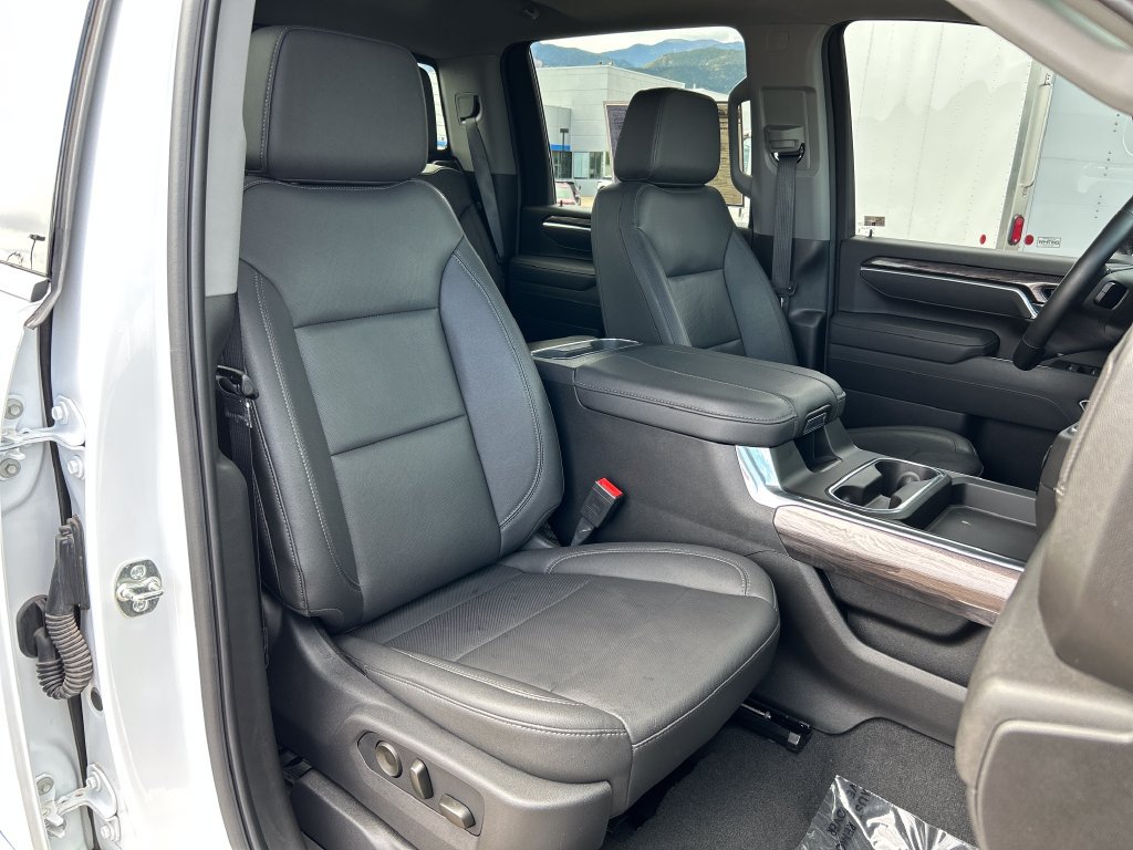 Used 2026 Chevrolet Silverado 2500 LTZ w/ LTZ Premium Package AWD/4WD image 18