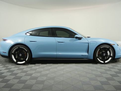 Used 2022 Porsche Taycan image 3