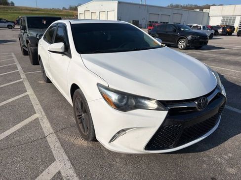 Used 2017 Toyota Camry SE w/ Moonroof Package image 1