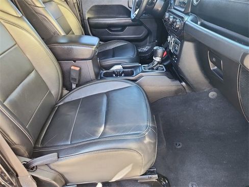 Used 2018 Jeep Wrangler Unlimited Sahara image 25