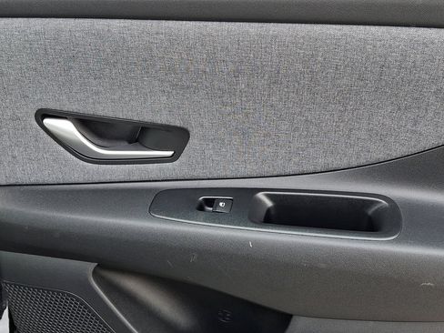 Used 2025 Hyundai Elantra Limited image 14