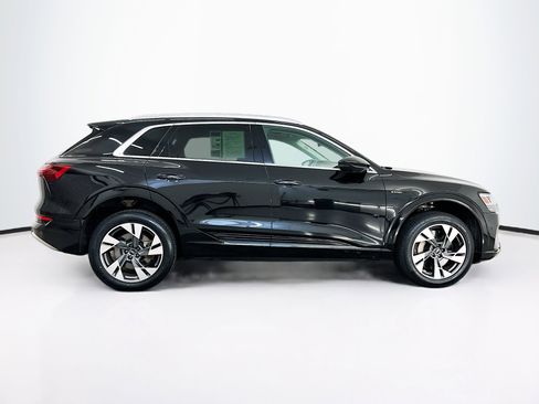 Used 2023 Audi e-tron Premium Plus w/ Premium Plus Package image 10