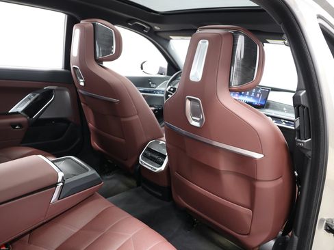 Used 2023 BMW 740i w/ Parking Assistance Package RWD image 85